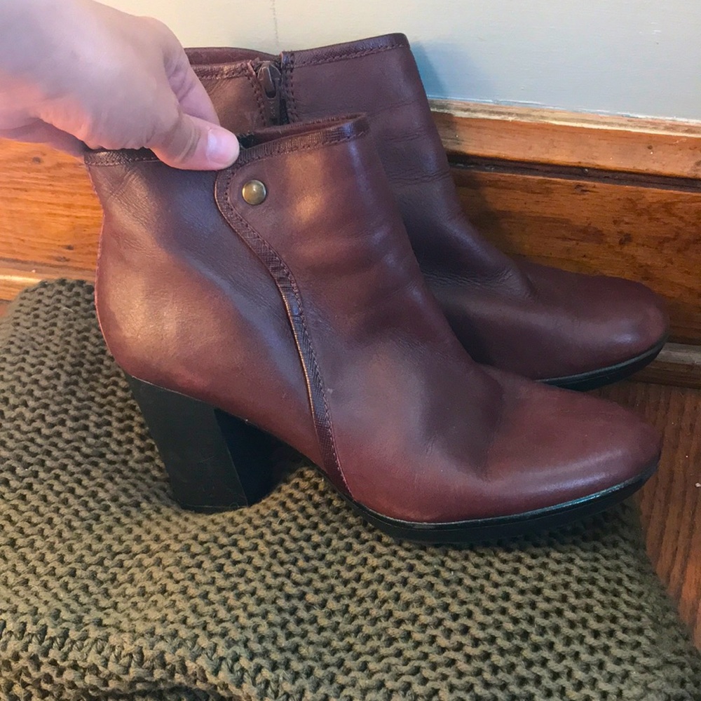 Burgundy Clarks Booties